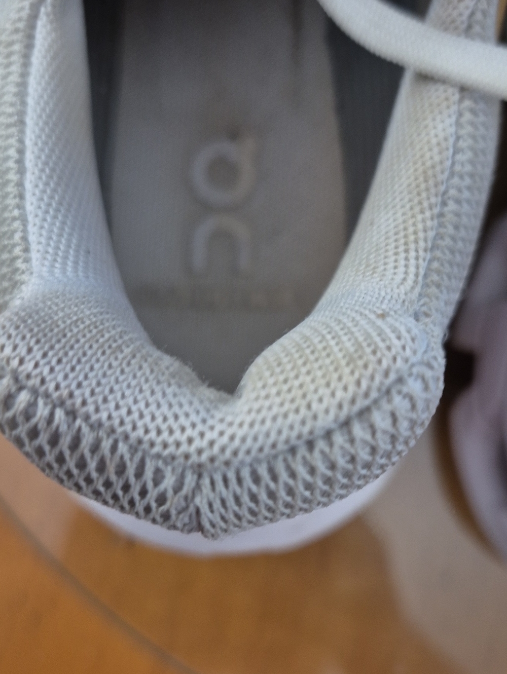 On Running Women's Athletic Shoes - Light Gray & White. Size 10 - Picture 7 of 8